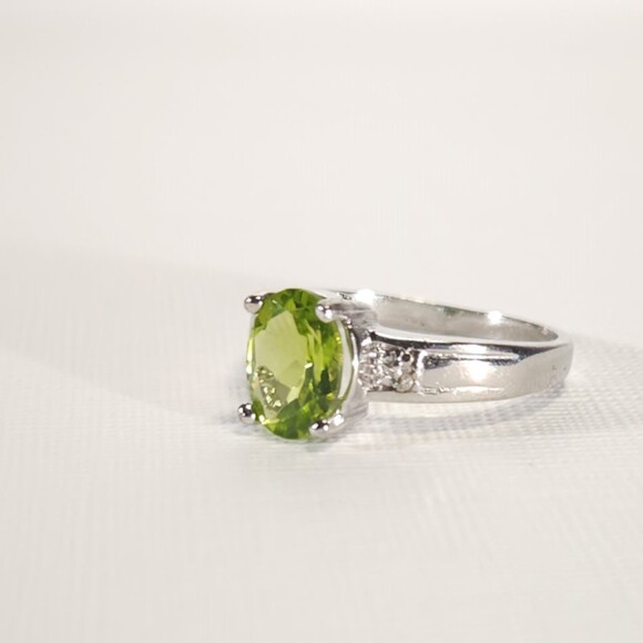 Peridot 1.8 Carats Ring SIZE 7-1/4 - Picture 5 of 12